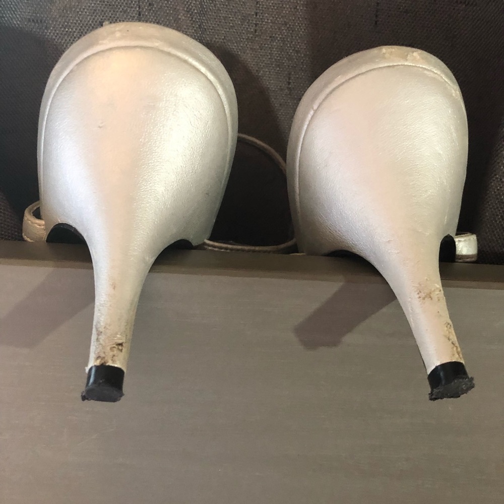 Silver Heels - Picture 4 of 4
